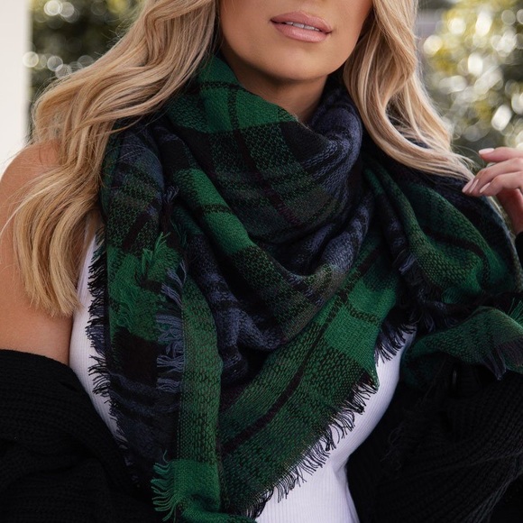 Green & Black Plaid Flannel Fringe Oversized Blanket Scarf - Picture 2 of 3